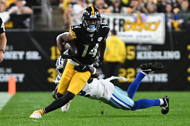 Pittsburgh Steelers wide receiver George Pickens breaks a tackle by Dallas Cowboys cornerback Jourdan Lewis.