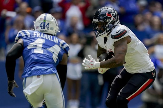 Indianapolis Colts linebacker Zaire Franklin makes a tackle in a blue jersey.