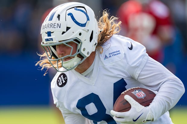 Indianapolis Colts tight end Tyler Warren (84) runs after catching a pass.