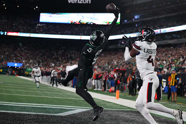 Garrett Wilson's sensational touchdown catch helped the Jets upset the Texans.