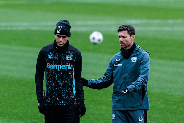 Piero Hincapié, Xabi Alonso