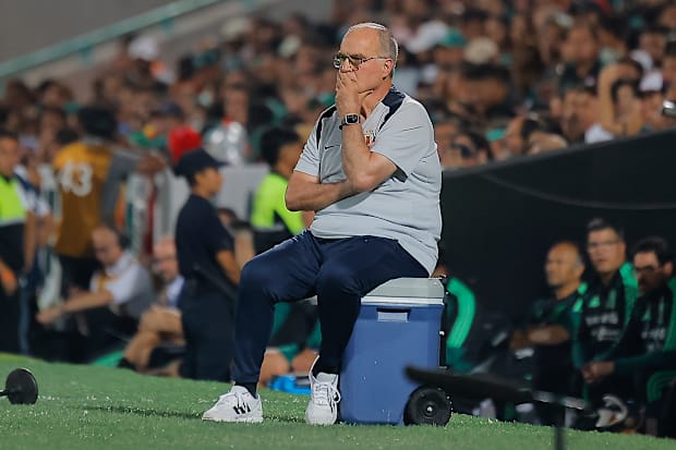 มาร์เซโล บิเอลซากับถังที่มีชื่อเสียงของเขา มาร์เซโล บิเอลซากับถังที่มีชื่อเสียงของเขา