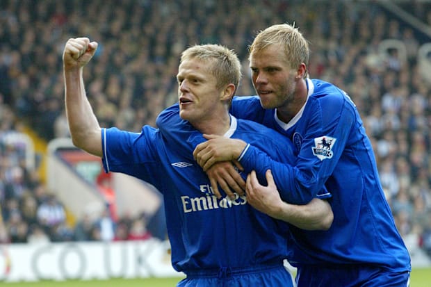 เดเมียน ดัฟฟ์, ไอดูร์ กุดยอนเซน