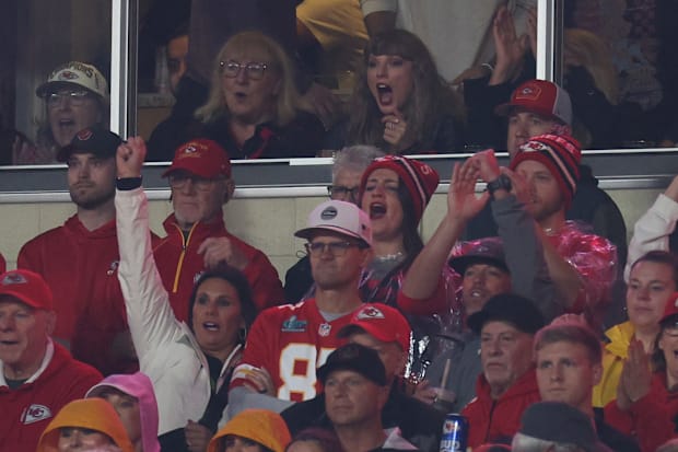 Donna Kelce and Taylor Swift react during the first quarter of the game