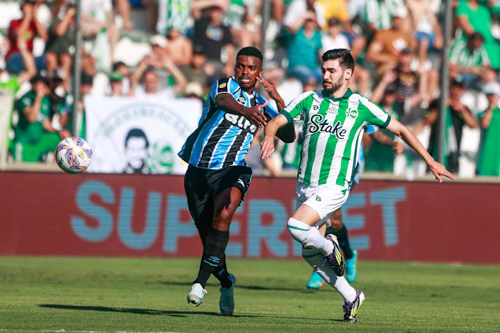 Jemerson foi expulso no primeiro tempo na serra gaúcha