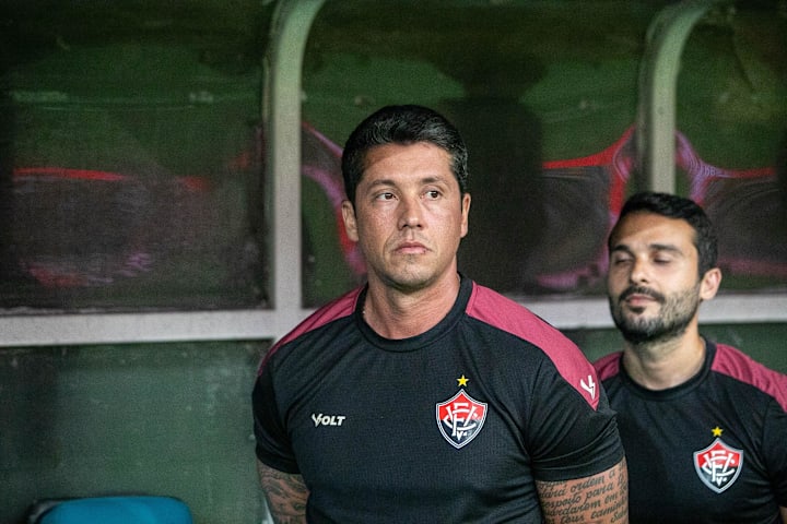 Thiago Carpini técnico do Vitória