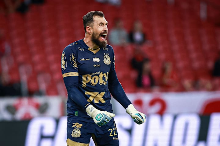 Walter fez um jogo iluminado no Beira-Rio