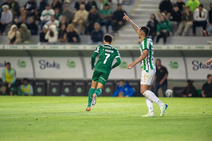 Felipe Anderson fez um belo jogo em Caxias do Sul