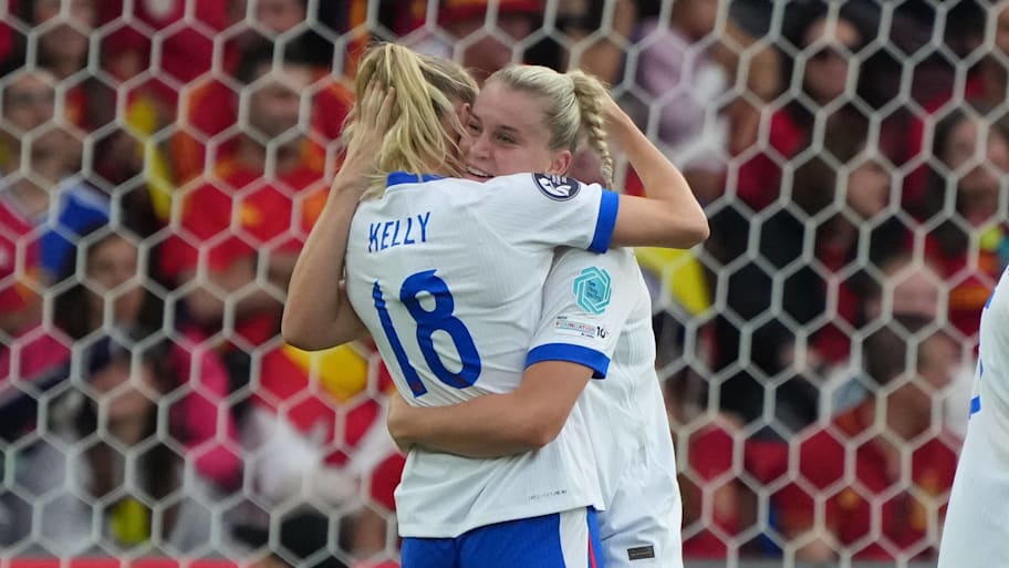 Chloe Kelly (left) and Alessia Russo.