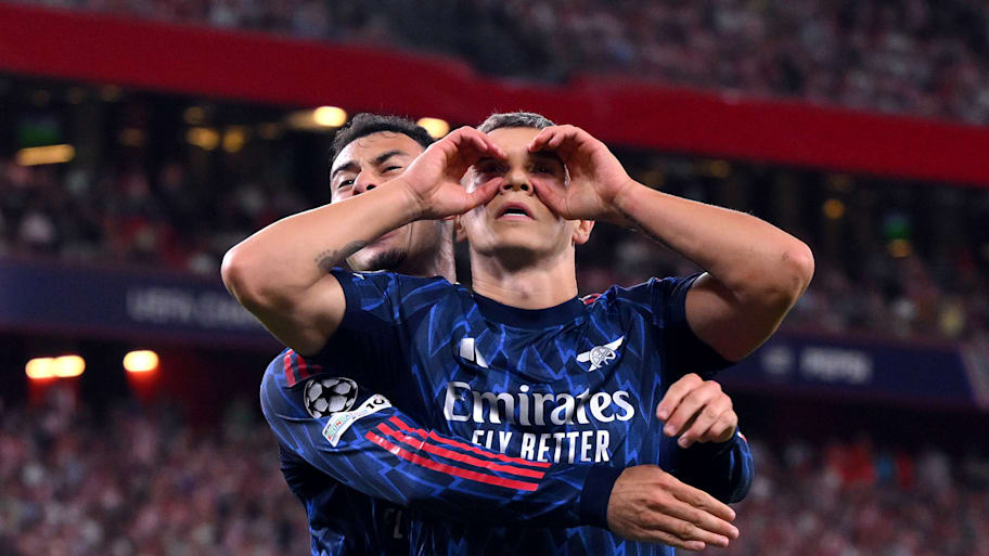 Leandro Trossard (centre) and Gabriel Martinelli.