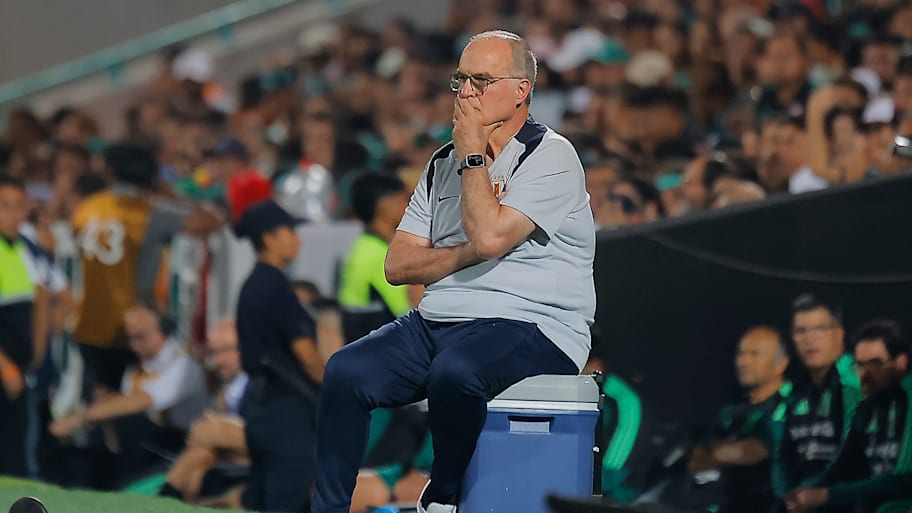 Marcelo Bielsa and his trusty bucket.