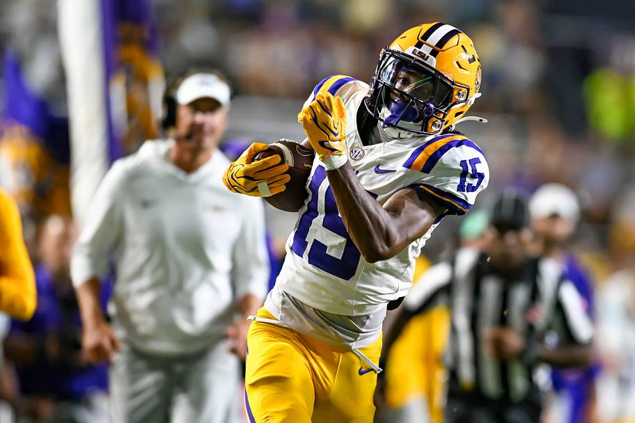 LSU wide receiver Phillip Wright III runs with the ball in the Tigers’ rout of Clemson.