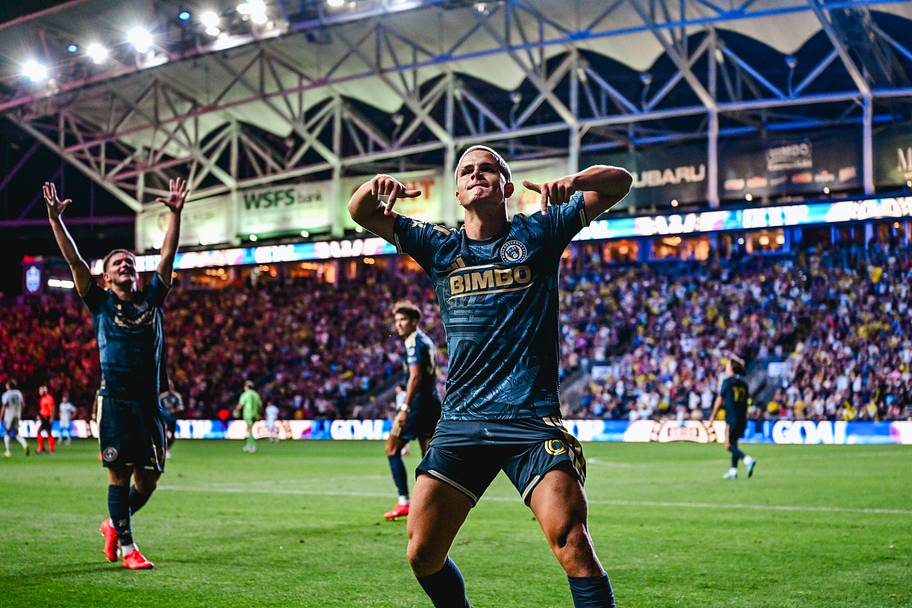 sullivan celebrates goal