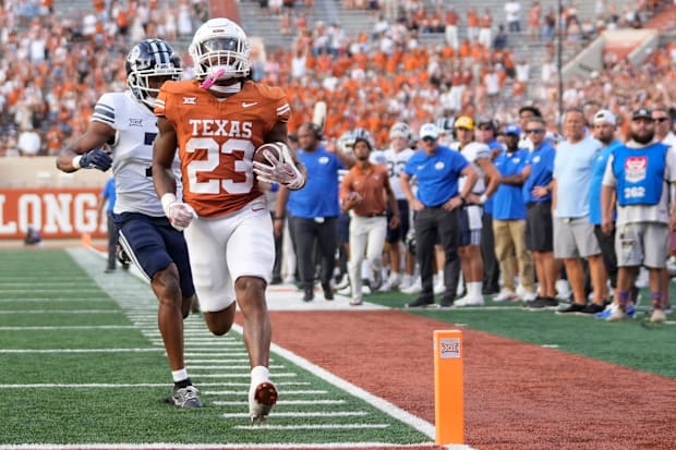 Texas Longhorns running back Jaydon Blue runs for a touchdown against the BYU Cougars.
