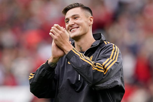 Benjamin Šeško acknowledging the Old Trafford supporters.