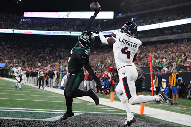 New York Jets wide receiver Garrett Wilson catches a touchdown pass against the Houston Texans.