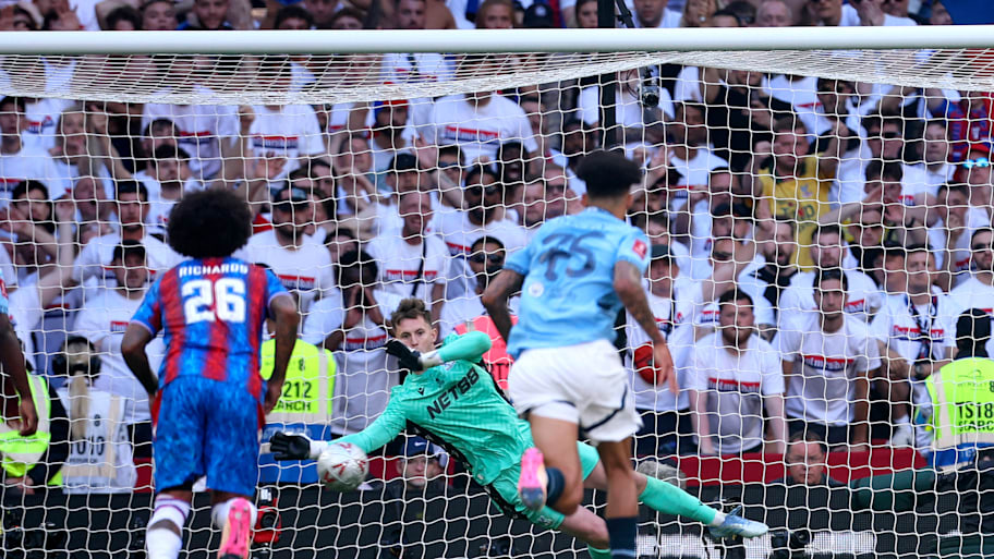 Dean Henderson, Omar Marmoush