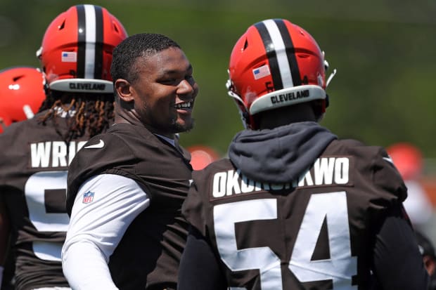 Defensive linemen speak in practice.