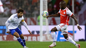 Internacional e Cruzeiro se enfrentam pelo Brasileirão