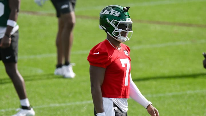Jul 23, 2025; Florham Park, NY, USA; New York Jets quarterback Justin Fields (7) warms up during training camp at Atlantic Health Jets Training Center. Mandatory Credit: John Jones-Imagn Images Jul 23, 2025; Florham Park, NY, USA; New York Jets quarterback Justin Fields (7) warms up during training camp at Atlantic Health Jets Training Center. Mandatory Credit: John Jones-Imagn Images