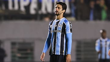 Defensor foi um pedido do técnico Renato Portaluppi