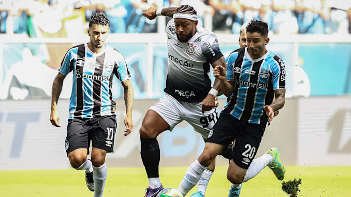 Grêmio e Corinthians se enfrentam na Arena nesta quinta-feira (12) Grêmio e Corinthians se enfrentam na Arena nesta quinta-feira (12)