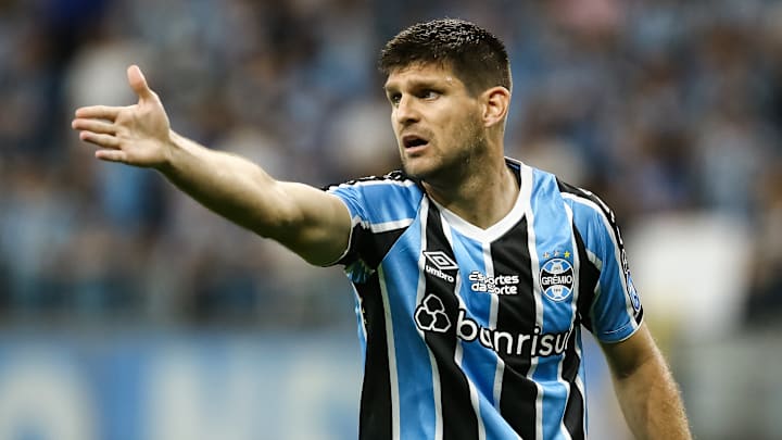 Kannemann é referência na zaga do Grêmio Kannemann é referência na zaga do Grêmio