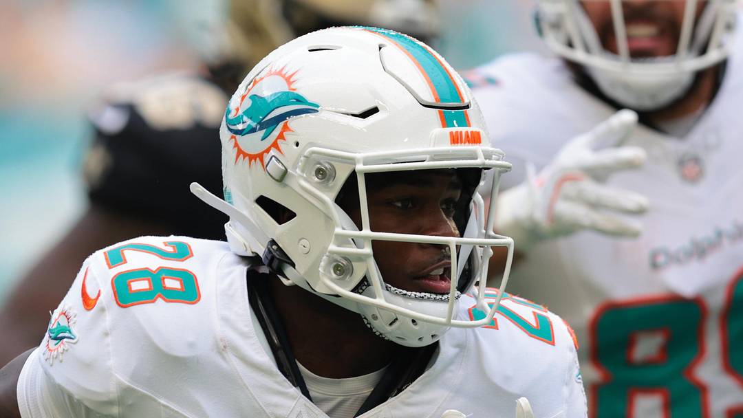 Miami Dolphins running back De'Von Achane