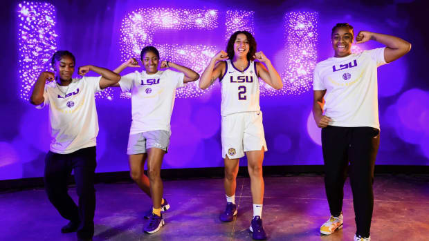 LSU target Aaliyah Chavez alongside Mikaylah Williams and Co. on her official visit to LSU on June 5, 2024.