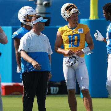 Jul 24, 2024; El Segundo, CA, USA;  Los Angeles Chargers quarterback Justin Herbert (10) talks to tight end Donald Parham Jr. (89) during the first day of training camp at The Bolt. Mandatory Credit: Kiyoshi Mio-USA TODAY Sports