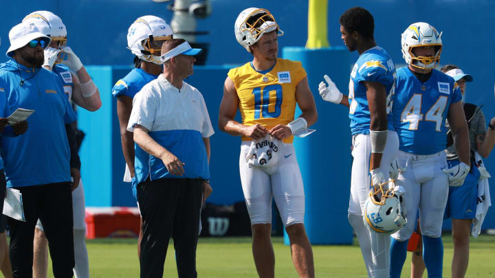 Jul 24, 2024; El Segundo, CA, USA;  Los Angeles Chargers quarterback Justin Herbert (10) talks to tight end Donald Parham Jr. (89) during the first day of training camp at The Bolt. Mandatory Credit: Kiyoshi Mio-USA TODAY Sports