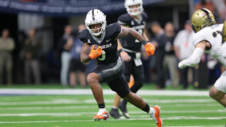 Robert Henry Jr. and UTSA are favored against FIU on Friday.