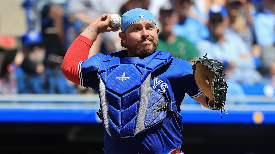The Blue Jays suffer a massive blow with Alejandro Kirk leaving the game after a foul tip off his thumb. Mandatory Credit: Kim Klement Neitzel-Imagn Images
