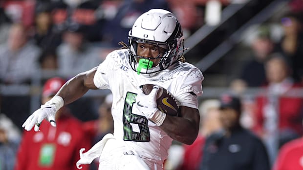 Oregon Ducks' Offensive Line Plays Key Role in Dante Moore's Elite ...