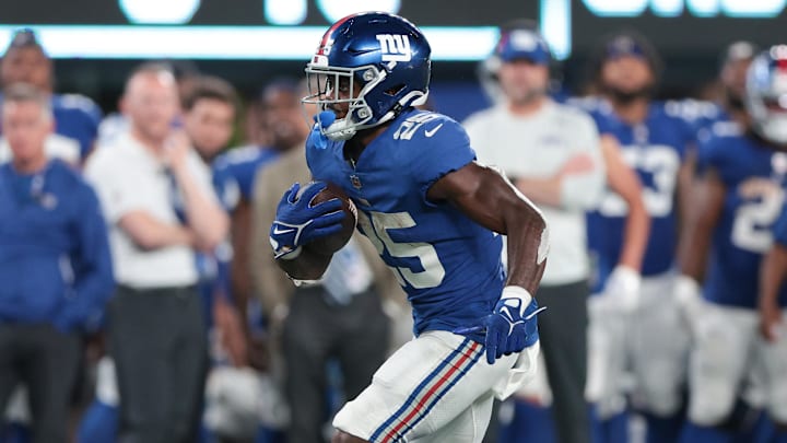 Aug 21, 2022; East Rutherford, New Jersey, USA; New York Giants running back Jashaun Corbin (25) gains yards after the catch against the Cincinnati Bengals during the second half at MetLife Stadium. Mandatory Credit: Vincent Carchietta-Imagn Images