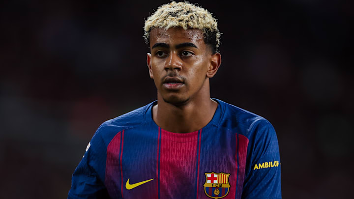 Lamine Yamal débute la rencontre face au Paris Saint-Germain.