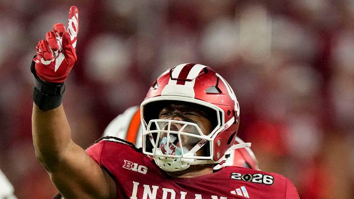 Indiana Hoosiers defensive lineman Mikail Kamara (6)