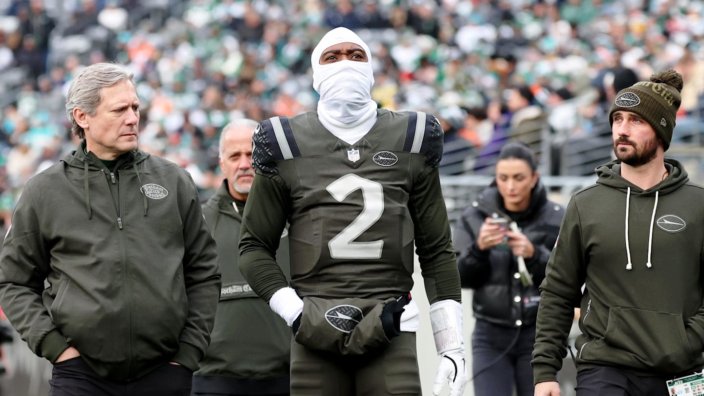 Tyrod Taylor Exits Dolphins–Jets Game, Replaced by Undrafted Rookie QB