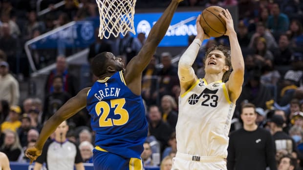 Utah Jazz All-Star Lauri Markkanen guarded by Draymond Green.