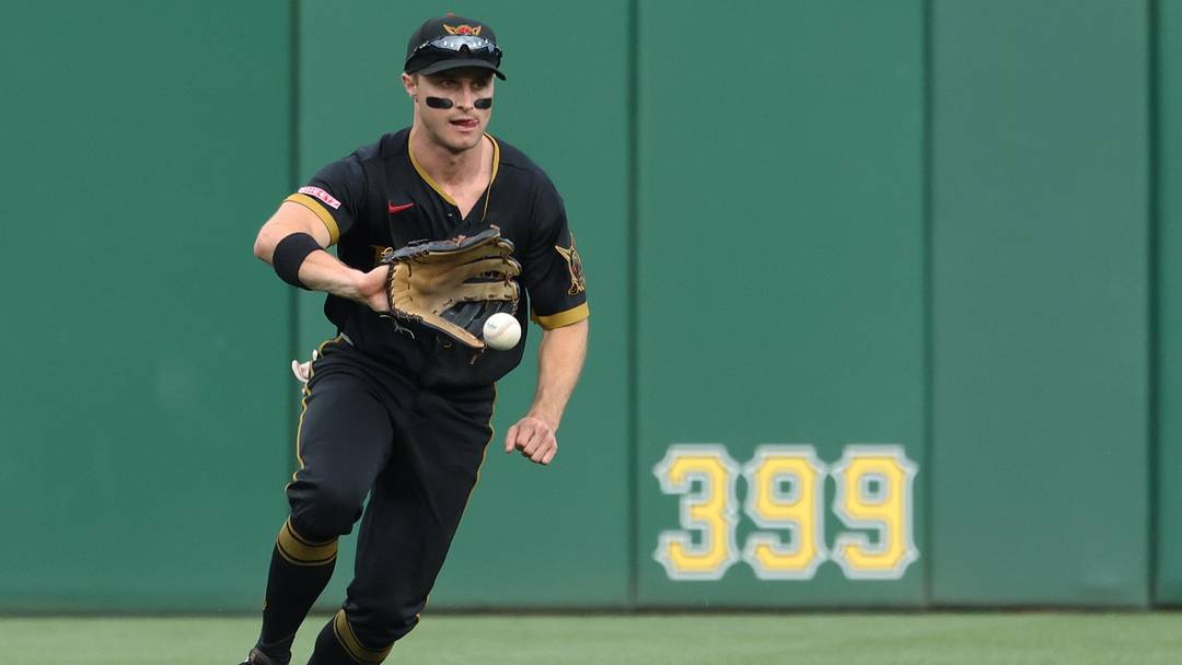 Jun 11, 2026; Pittsburgh, Pennsylvania, USA; Pittsburgh Pirates center fielder Jake Mangum (28) fields a ball hit for a single by second baseman Xavier Edwards (not pictured) during the third inning at PNC Park. Mandatory Credit: Charles LeClaire-Imagn Images
