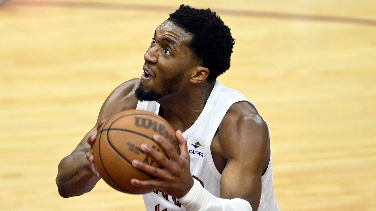 NBA rumors: Donovan Mitchell 'happy' with Cavs, Suns standing pat, No. 1 pick sleeper - Vimarsana News