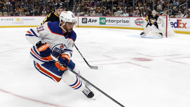 Edmonton Oilers left wing Evander Kane (91)