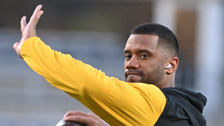 Pittsburgh Steelers quarterback Russell Wilson warms up before a game.