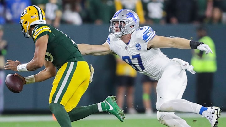 LOVE STRIKES BACK: The rivalry heated up when Aidan Hutchinson dragged Jordan Love to the ground with all his might, sparking outrage from Packers fans. But instead of staying quiet, Love turned the moment into comedy gold, quipping: “Careful, the NFL might fine you for trying to swap jerseys with me before the game even ends.” He didn’t stop there, adding that Hutchinson’s tackle looked less like aggression and more like “a fan moment from someone who secretly admires me.” Packers Nation erupted, turning Love’s clapback into instant meme material — while Lions fans were left fuming. nhathung