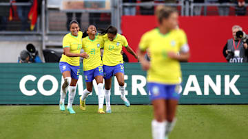 Pia Sundhage ainda tem dúvidas no setor de meio-campo e ataque