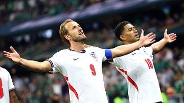 Verlor am Mikrofon seine Stimme: Englands Kapitän Harry Kane Verlor am Mikrofon seine Stimme: Englands Kapitän Harry Kane