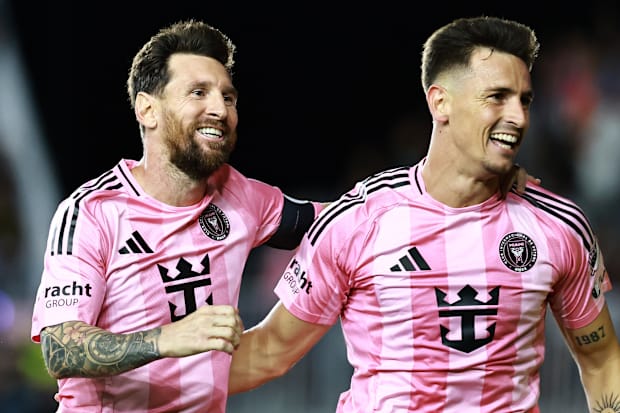 ลิโอเนล เมสซี่ และ ทาเดโอ อัลเลนเด ลิโอเนล เมสซี่ และ ทาเดโอ อัลเลนเด