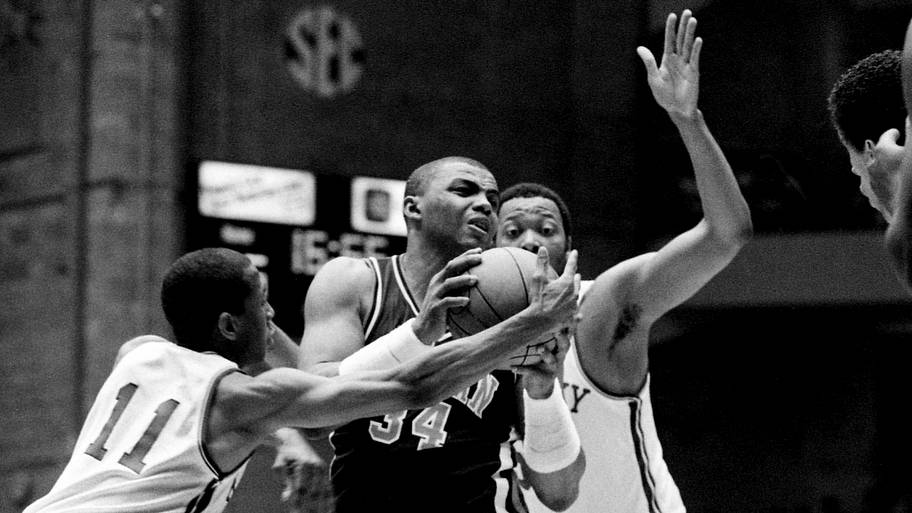 Auburn junior Charles Barkley attracts the attention of Kentucky teammates Dicky Beal and Melvin Turpin.