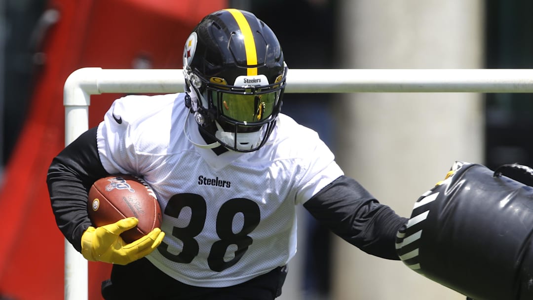 Jul 22, 2021; Pittsburgh, PA, United States;  Pittsburgh Steelers running back Jaylen Samuels (38) participates in drills during training camp at the Rooney UPMC Sports Performance Complex. Mandatory Credit: Charles LeClaire-Imagn Images