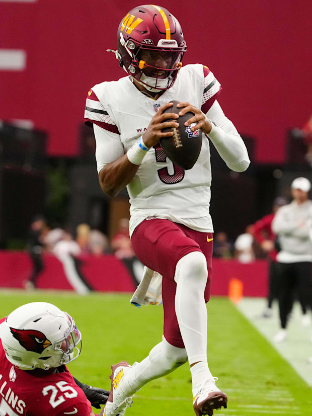 Commanders quarterback Jayden Daniels (5).
